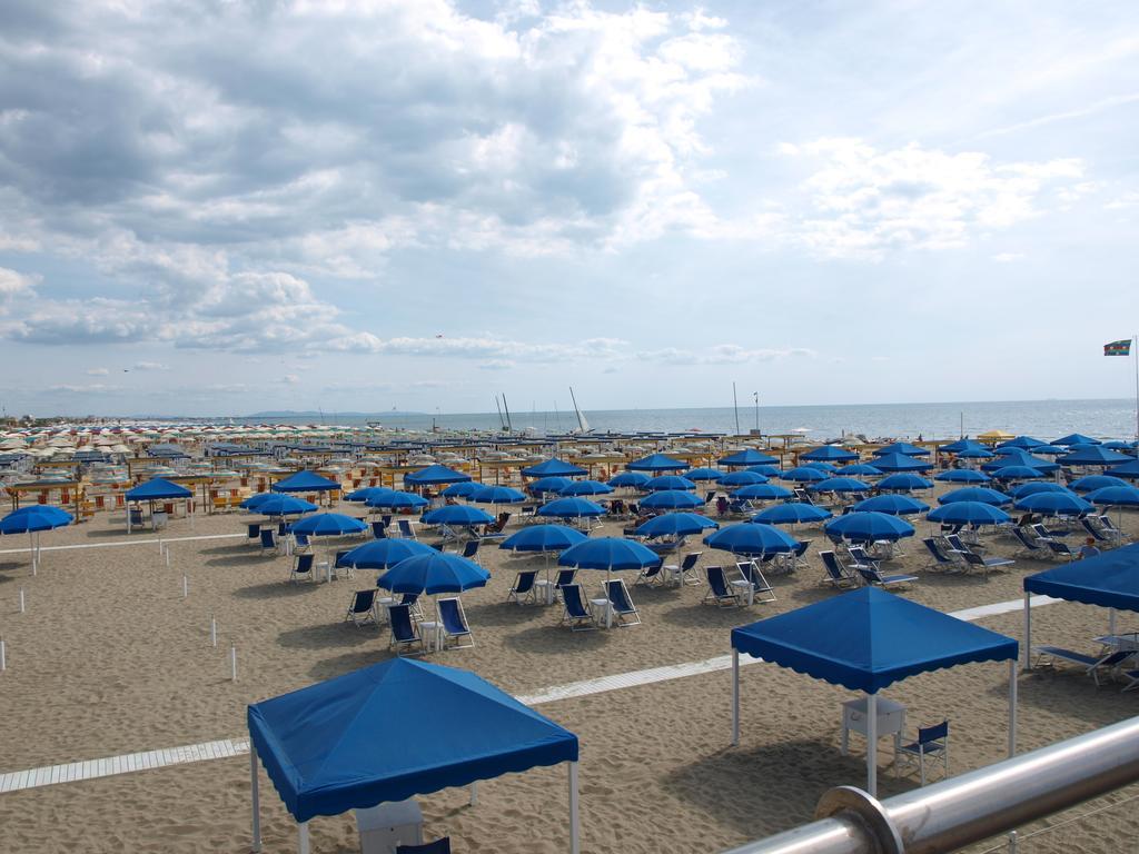 Il Pontile Holidays Apartment Marina di Pietrasanta Ruang foto