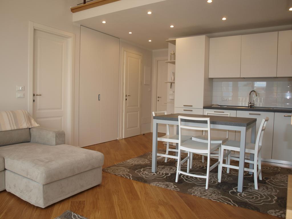 Il Pontile Holidays Apartment Marina di Pietrasanta Ruang foto